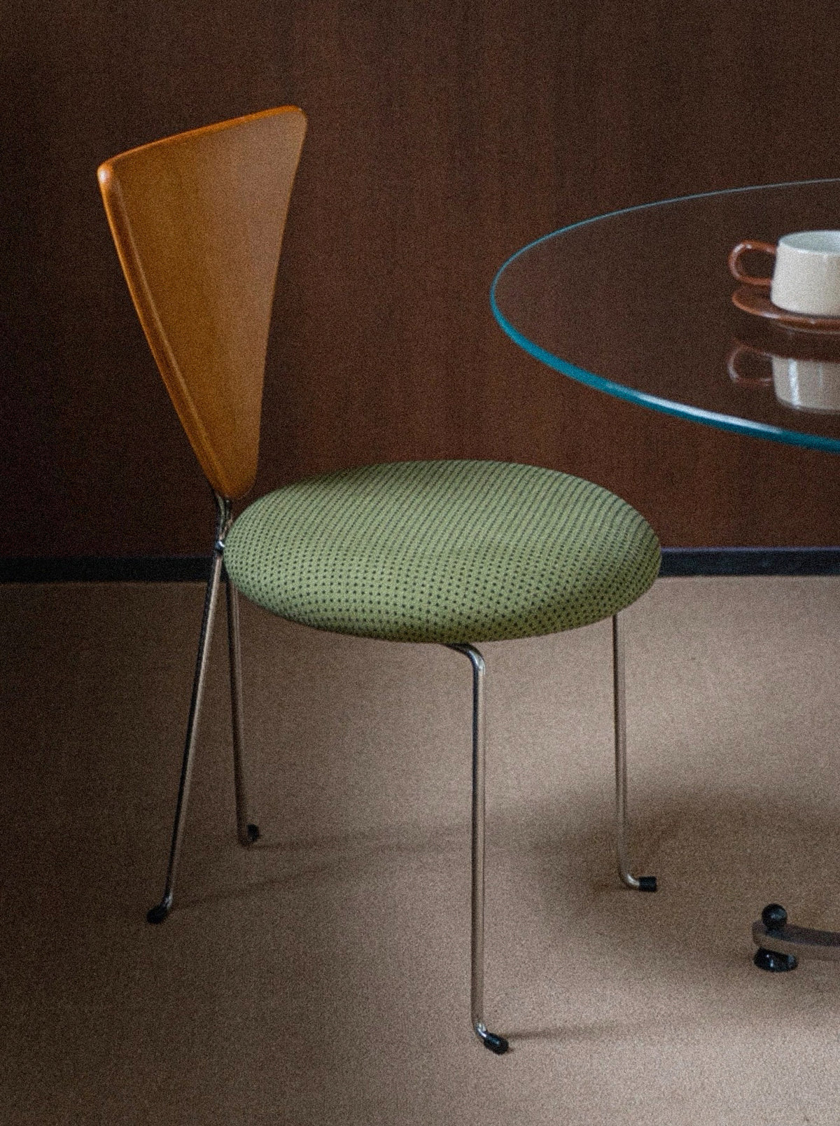 كرسي ميرا بظهر مروحي