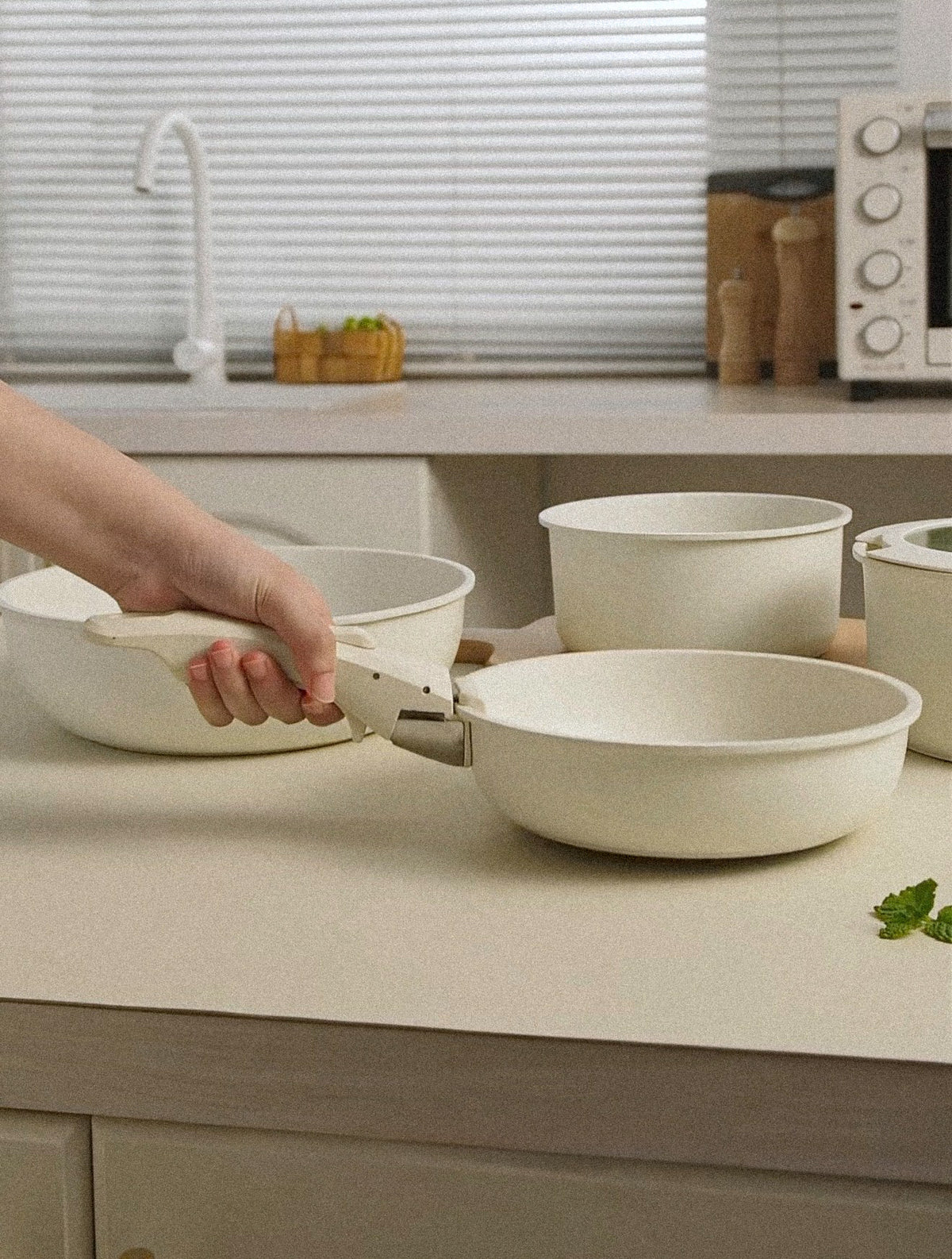 Carote Eight Mile Place Cookware Set