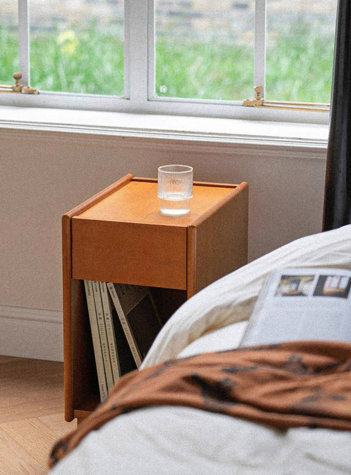 Yika Nightstand